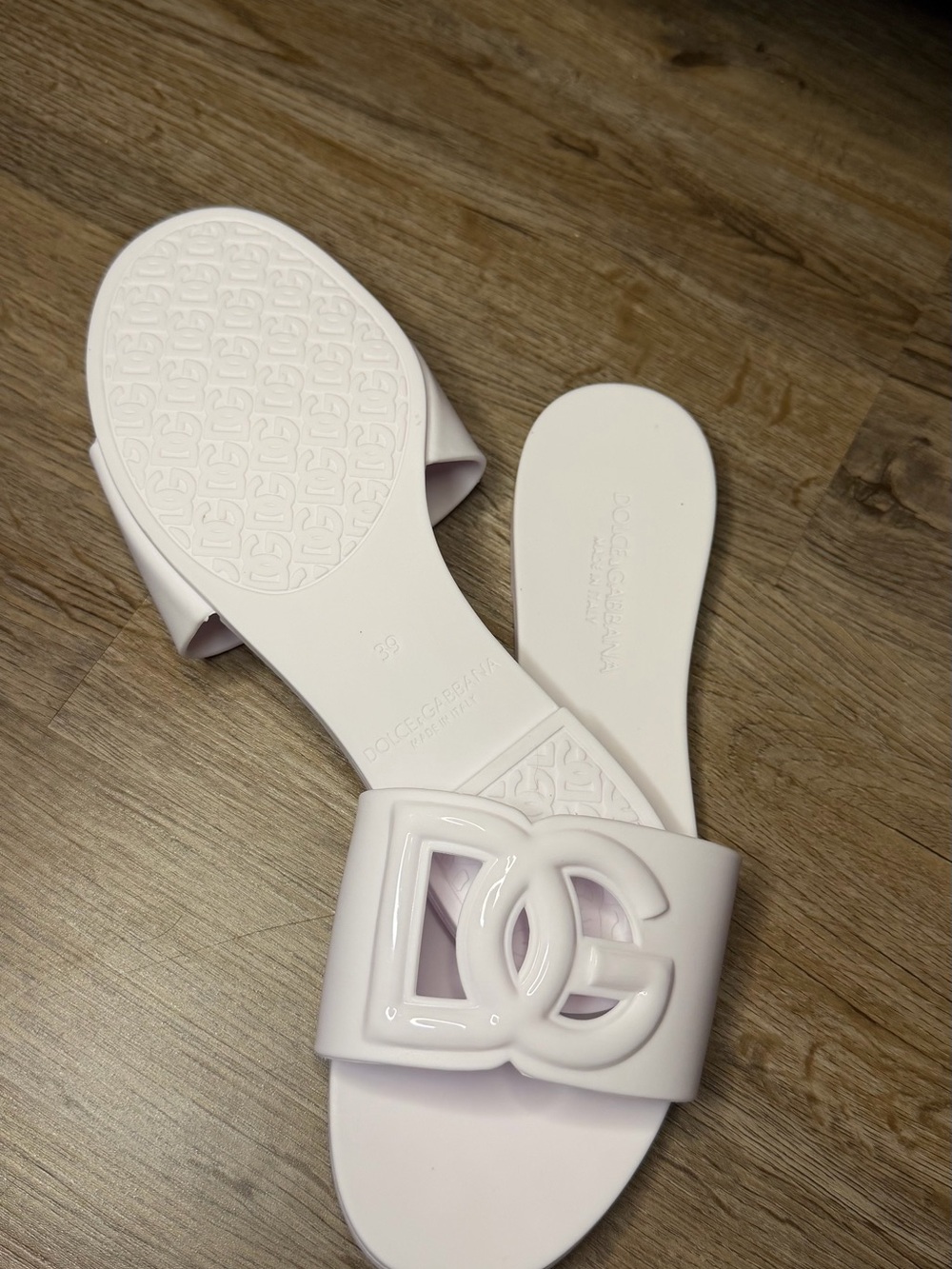 White Dolce & Gabbana Slides β Size 39 - Picture 3 of 3